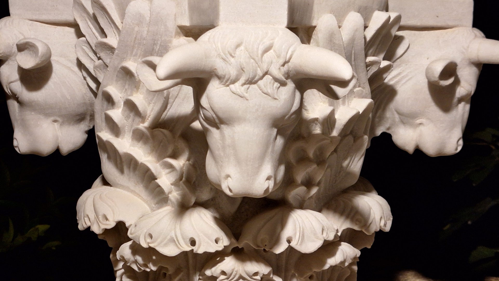 Marble sculpture by Irakli Athoneli